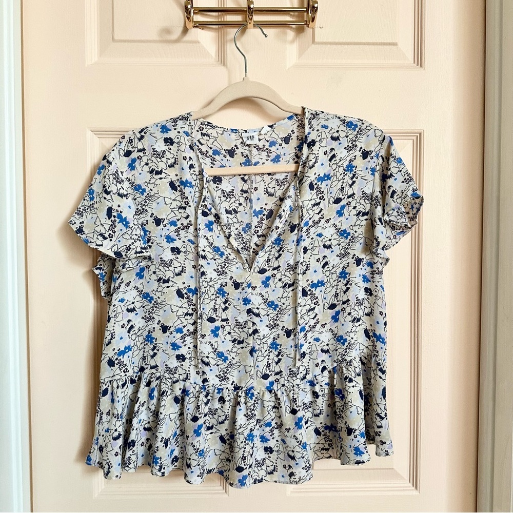 Blue floral gap top